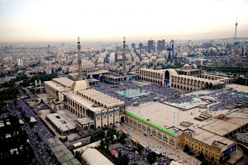 <p><strong><span style="font-family: BYekan; font-size: 12pt;">بررسی معماری مصلی و باغ کتاب در&laquo;چهل شاهد&raquo;</span></strong></p>