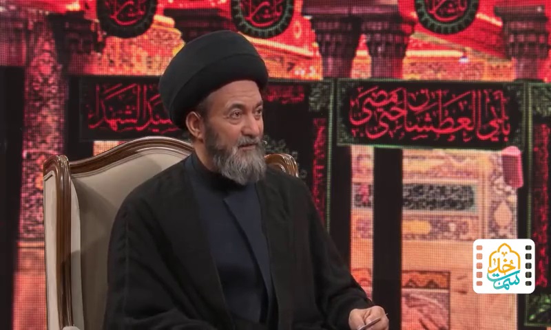 مصلح کسی است که...
